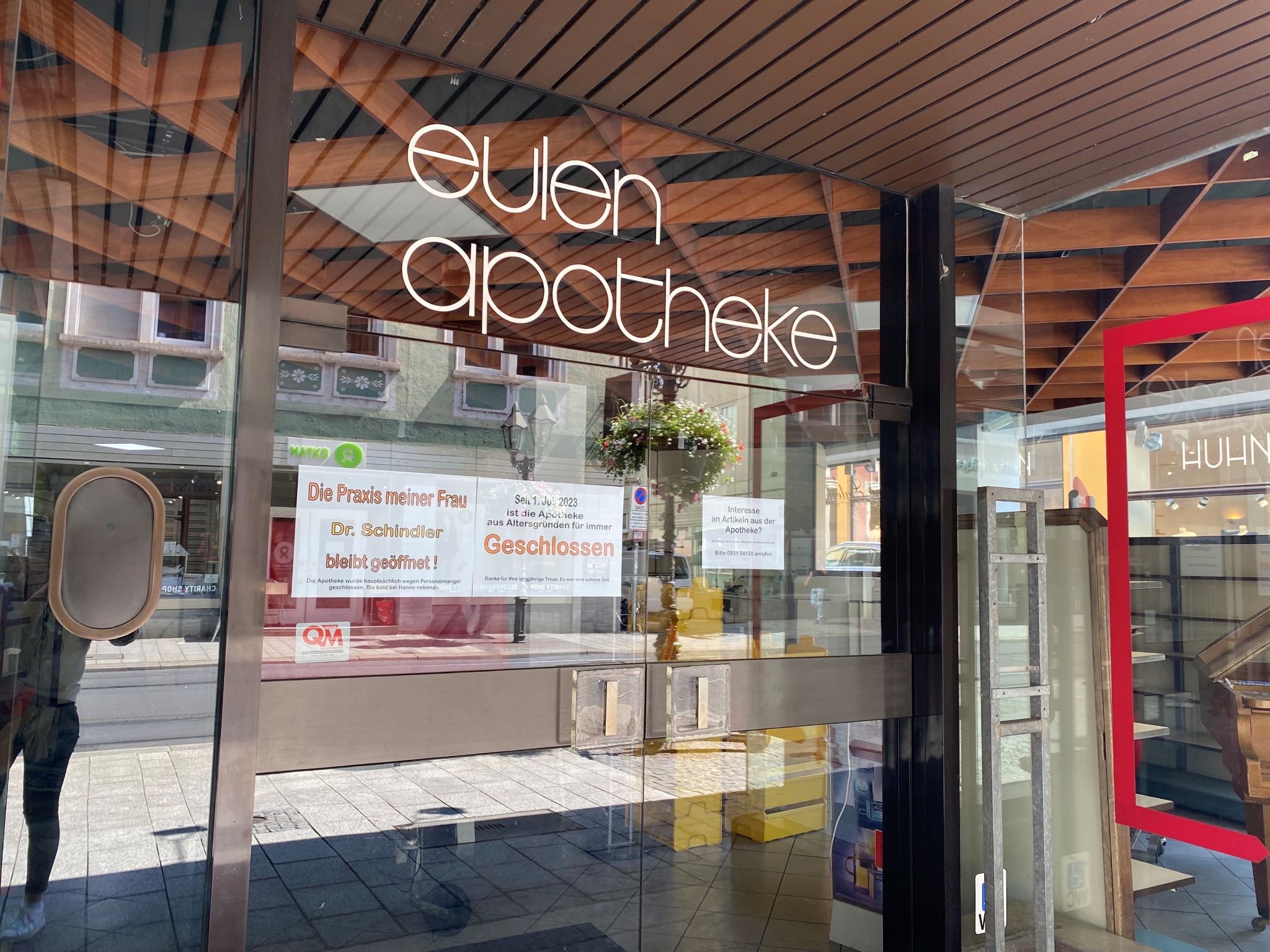 Die Eulen Apotheke in der Augustinerstraße hat geschlossen. Foto: Katharina Kraus
