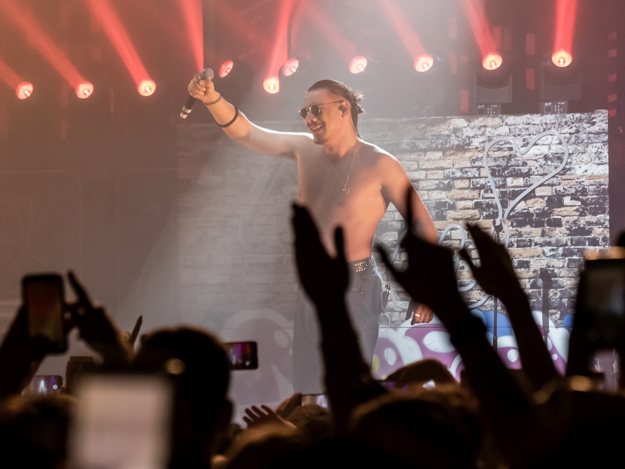 Ausverkaufte Posthalle bei Bausa am 21.11.19i n Würzburg. Support: Apache 207