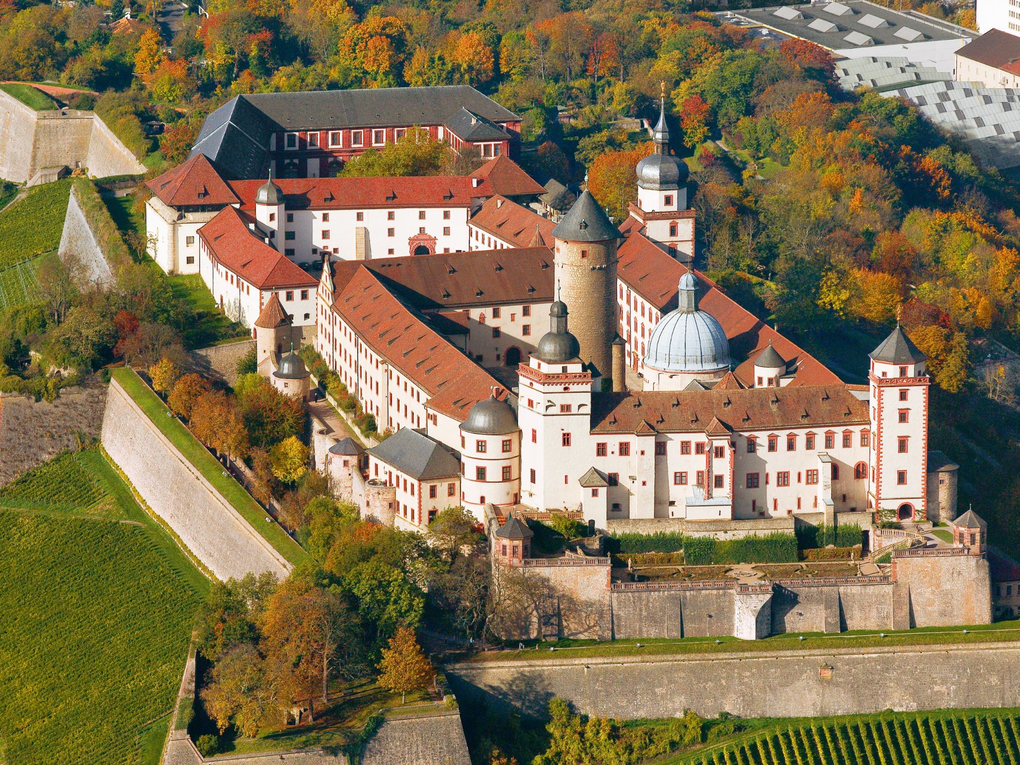 Luftaufnahme der Festung Marienberg in Würzburg mit Blick von Osten. Foto: Foto: Elmar Hahn, Veitshöchheim, © Bayerische Schlösserverwaltung