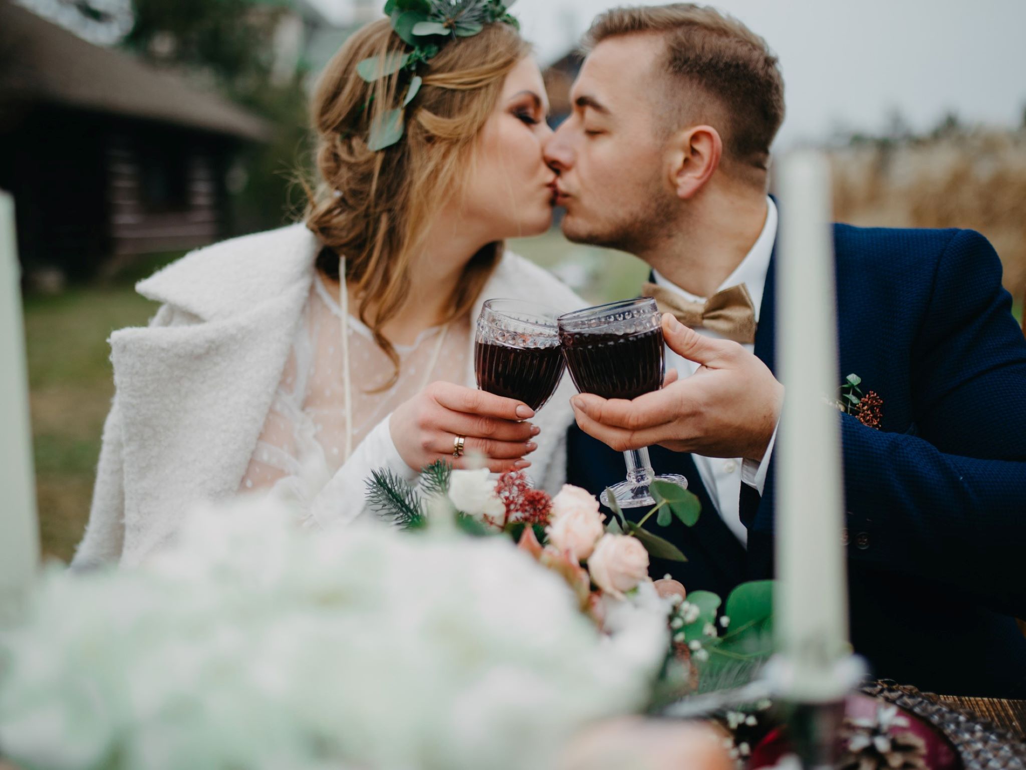 Hochzeitspaar_Symbol In Würzburg hält die Ehe für die Ewigkeit. Symbolfoto: Stanislav Hubkin (gettyimages)