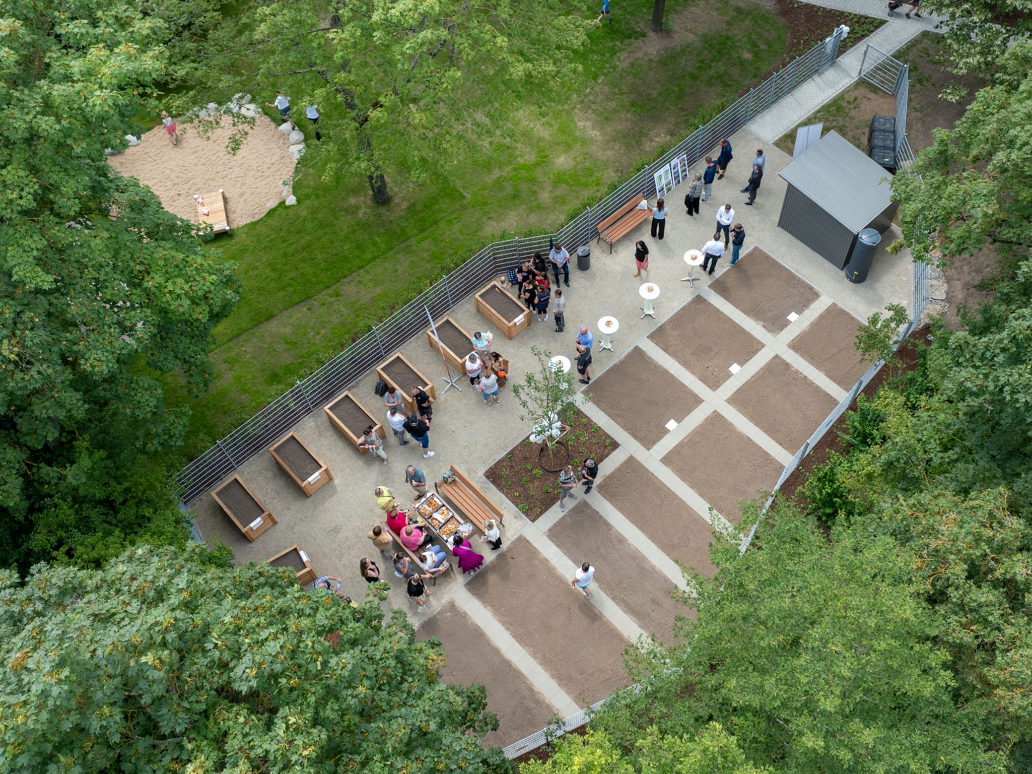 1_Stadtbau Würzburg eröffnet Grabeland am Heuchelhof_xtrakt media_Julian Hellenschmidt