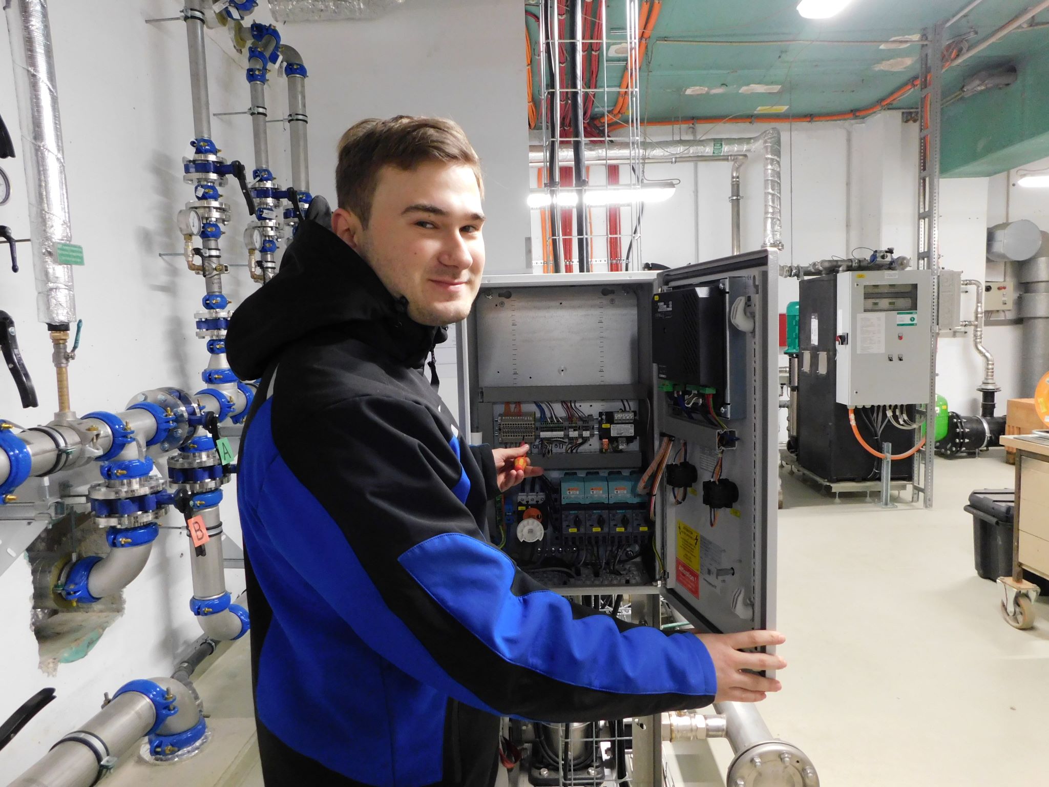 Christian Völker arbeitet im Leopoldina als Elektroniker und kümmert sich unter anderem darum, dass im Leopoldina nicht das Licht ausgeht. Foto: I. Leikert