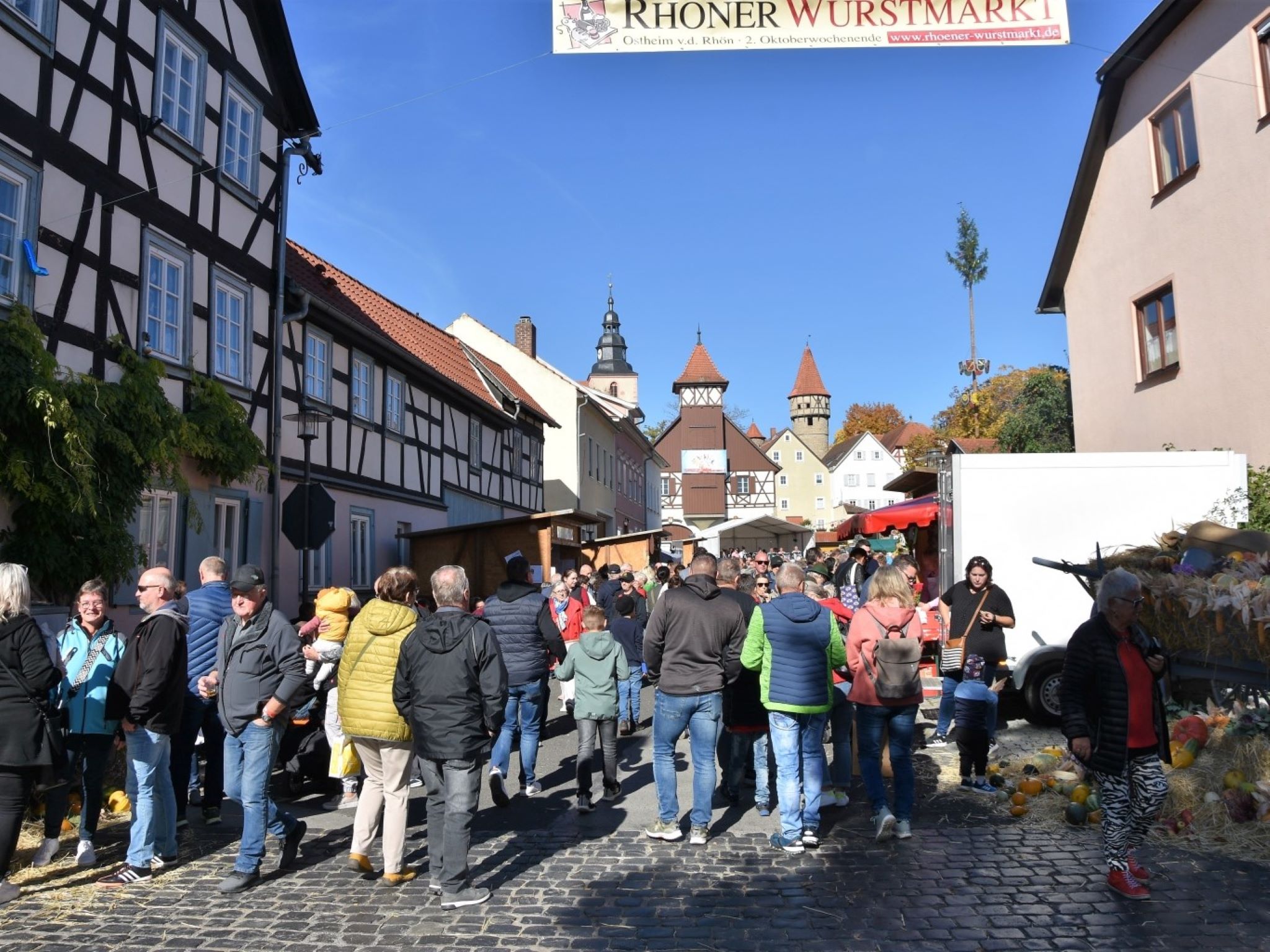 Rund 20.000 Besucherinnen und Besucher werden wieder beim 12. Rhöner Wurstmarkt am 12. Und 13. Oktober 2024 in Ostheim vor der Rhön erwartet. Foto Tonya Schulz
