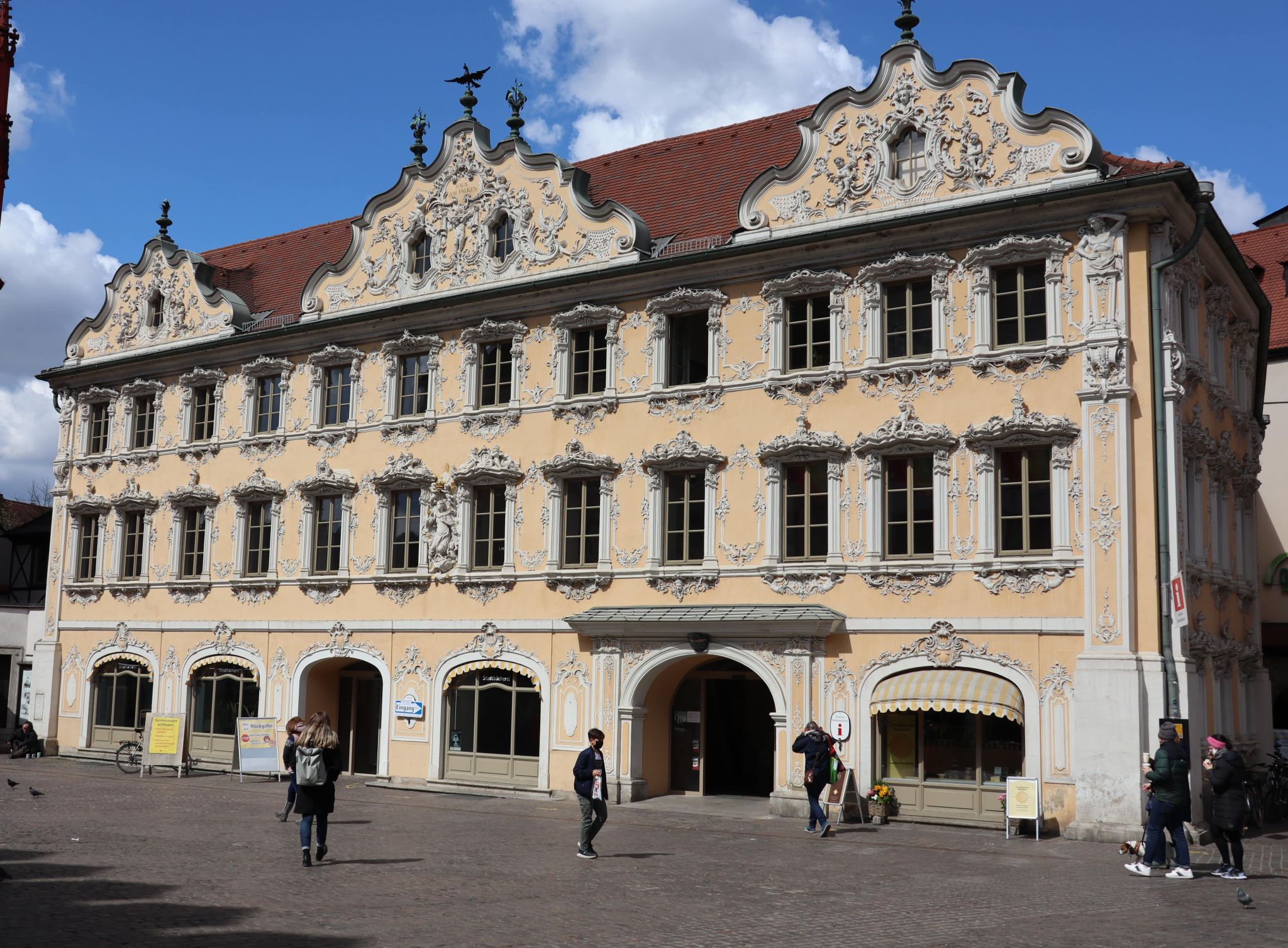 c Stadtbücherei -min