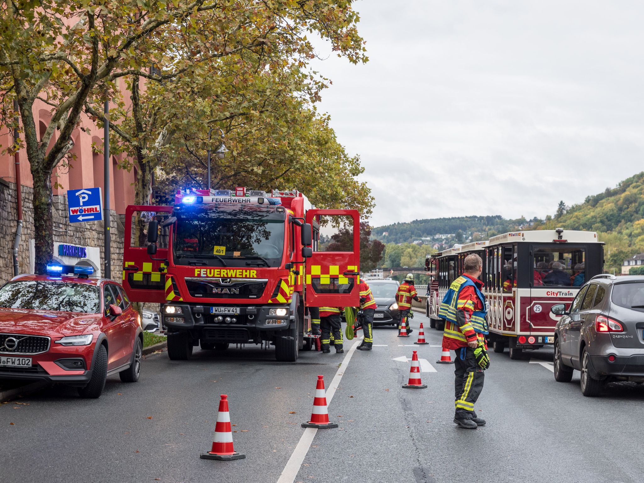 Größerer Feuerwehreinsatz an Wöhrl-Parkhaus