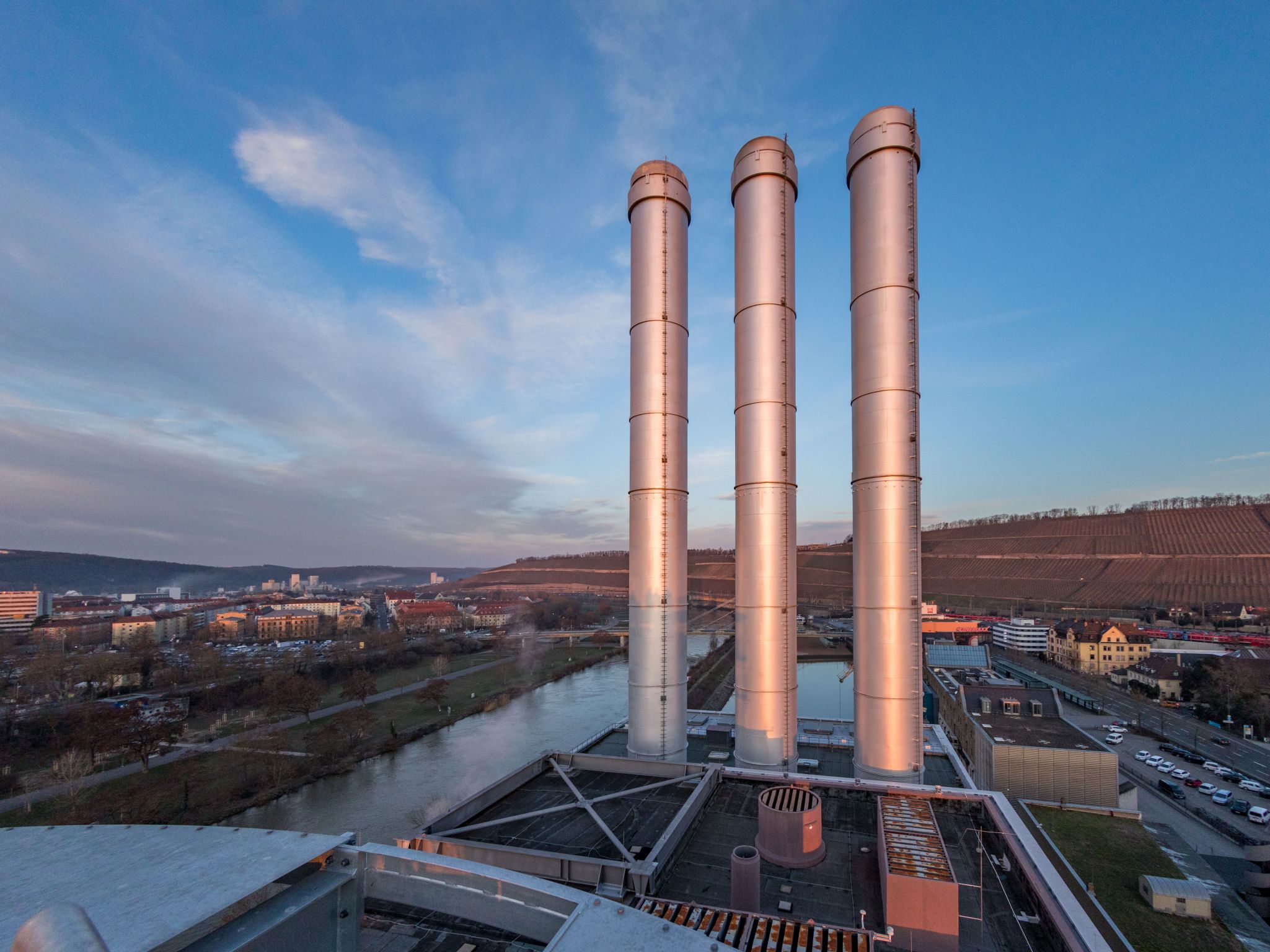 Berufsfeuerwehr: Rettungsübung am Heizkraftwerk Heizkraftwerk der WVV am Alten Hafen in Würzburg. Foto: Patty Varasano