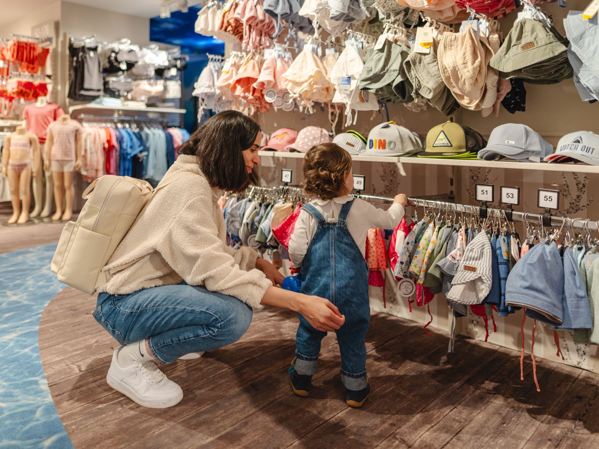 Schlier_Kinderabteilung In der Baby- und Kinderabteilung von Schlier wird das Geschenkeshopping zum Erlebnis für Groß und Klein. Foto: Konstantin Winter