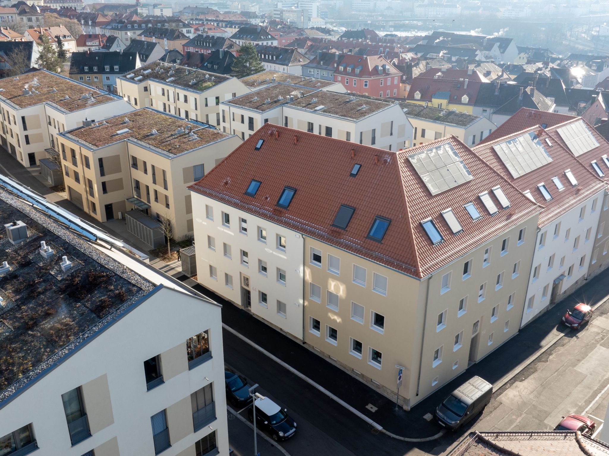 3_Stadtbau Würzburg_Bossi-Viertel_Bossi-Viertel von oben mit Neu- und Altbau_xtrakt media_Moritz Reimann