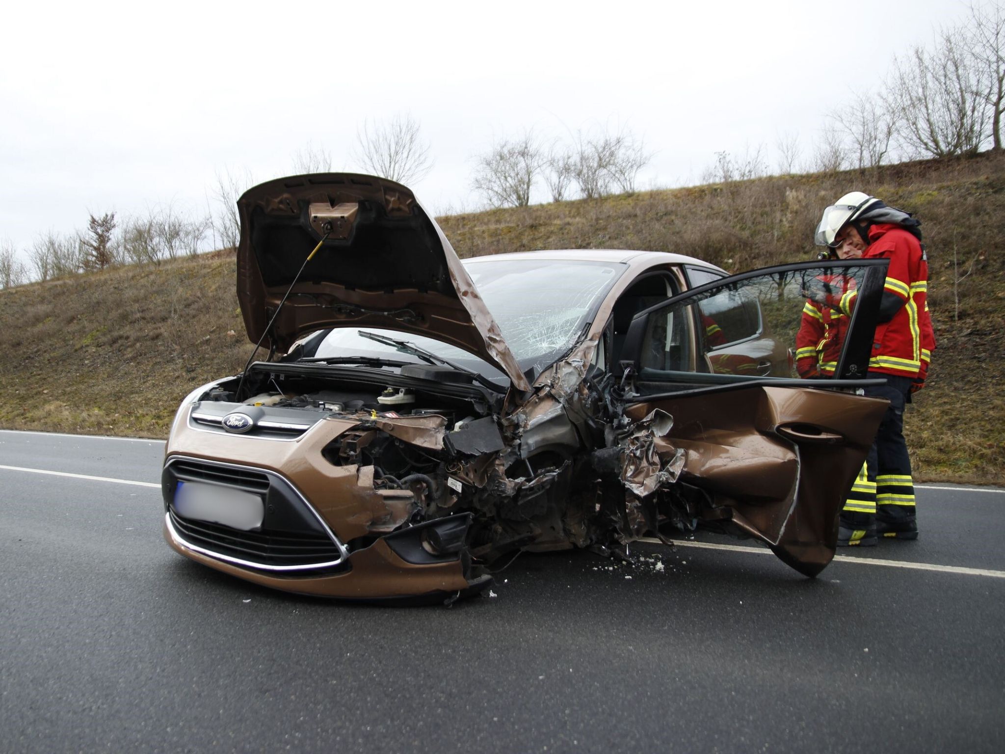 Auf der B19 zwischen Eßleben und Werneck kam es zu einem Frontalzusammenstoß. Foto: Tim Mützel