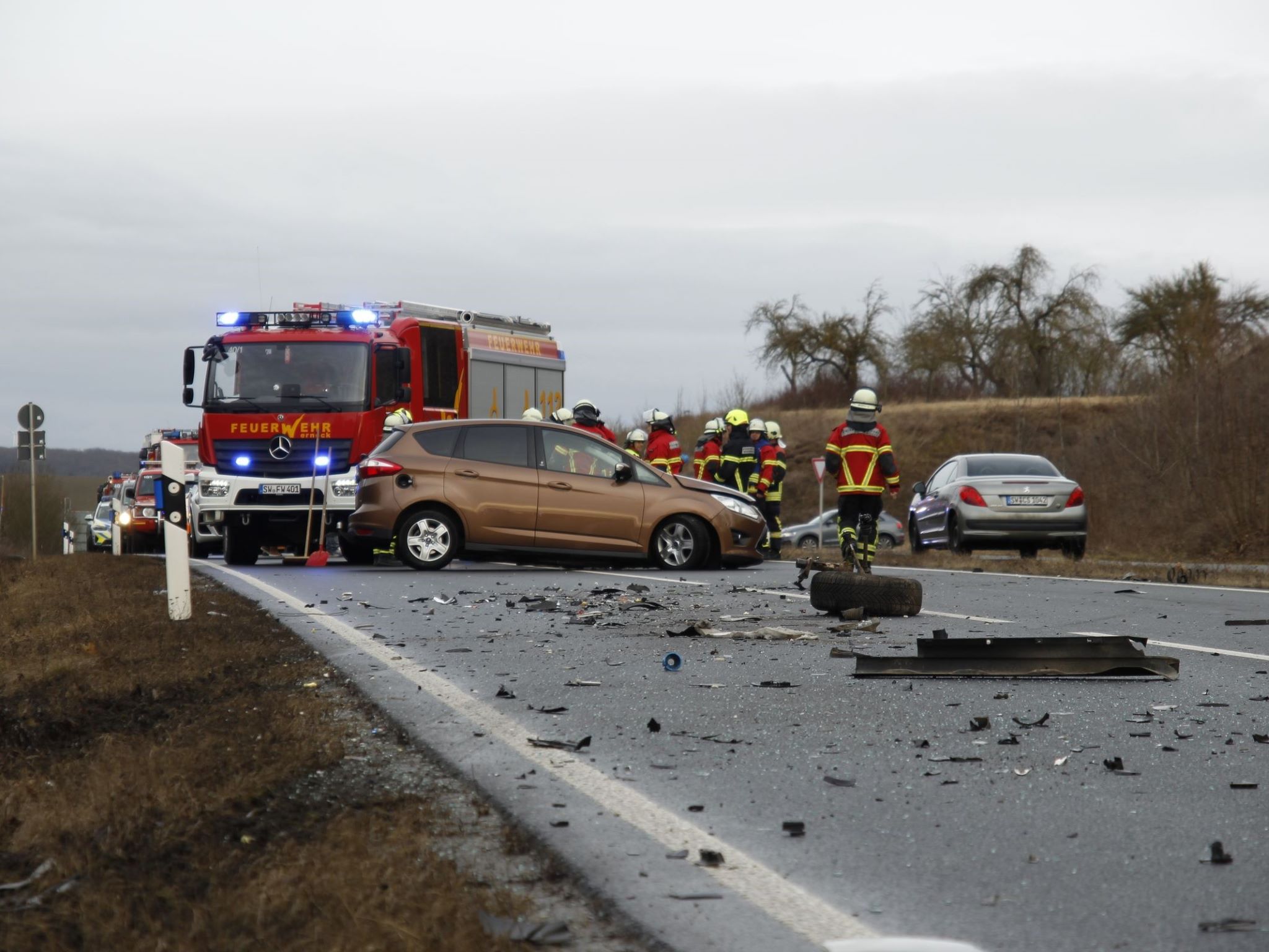 Unfall_B19_Essleben Auf der B19 zwischen Eßleben und Werneck kam es zu einem Frontalzusammenstoß. Foto: Tim Mützel