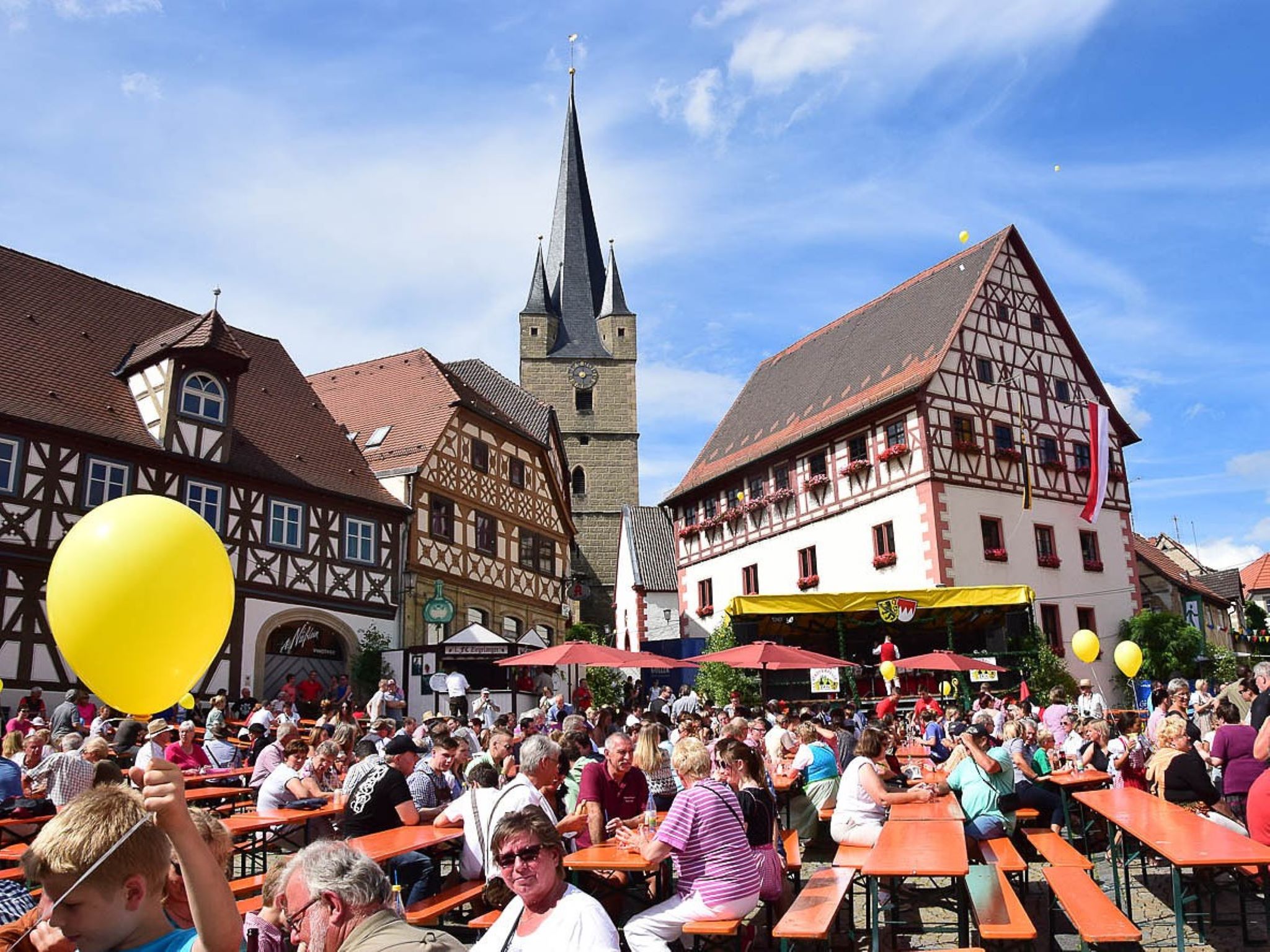 Historisches Ambiente: Das Weinfest in Zeil am Main. Foto: Stadt Zeil