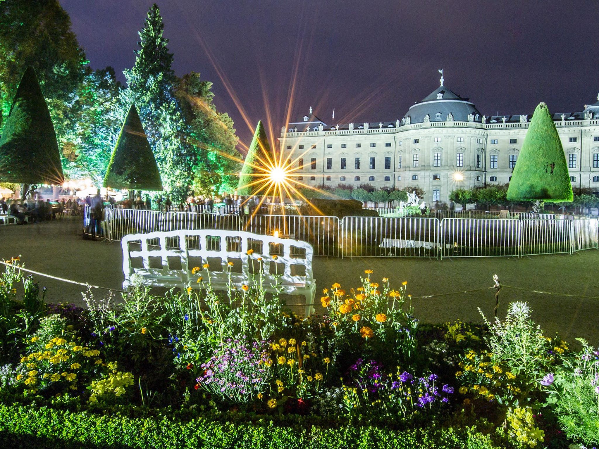 Eine atemberaubende Kulisse bietet die Residenz beim Hofgartenweinfest. Foto: Silvia Gralla